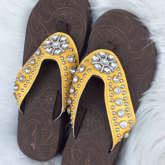 Montana West Shoes - Montana West 10 yellow Flip Flops